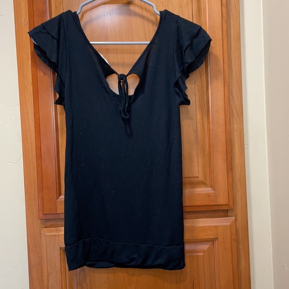 Size M Flutter sleeves Black Top - Picture 4 of 6
